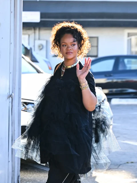 芭蕾舞裙熱潮持續佔領時尚圈!Rihanna演繹型格孕婦穿搭方式