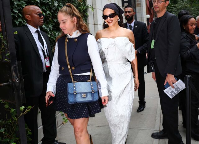 2026春夏紐約時裝週Street Style:Cleanfit風潮延續、油畫元素與紅色成為視覺焦點!