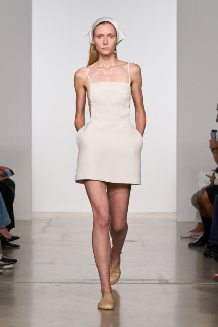 Calvin Klein 復刻東村隨性風格 詮釋美國女性自由精神｜Spring / Summer 2026