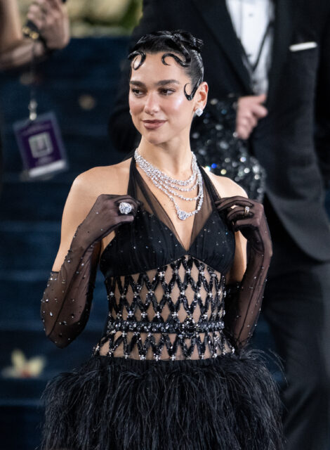 Dua Lipa 珠寶配搭：由CHANEL、Tiffany & Co.、BVLGARI到Cartier，解構唱作天后的標誌性風格