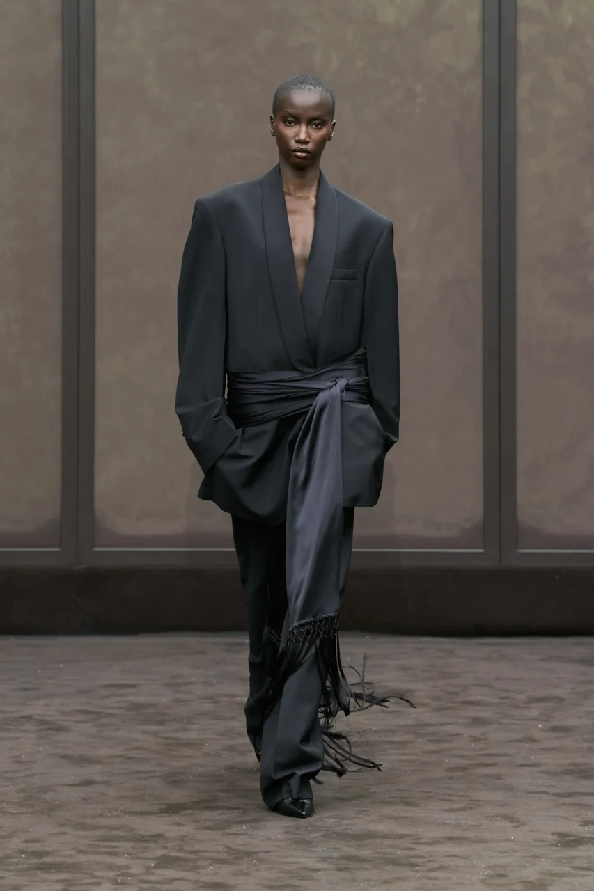 Ferragamo 豹紋、Zoot Suit、模糊性別的設計元素，一起來到咆哮時代 ｜Spring / Summer 2026