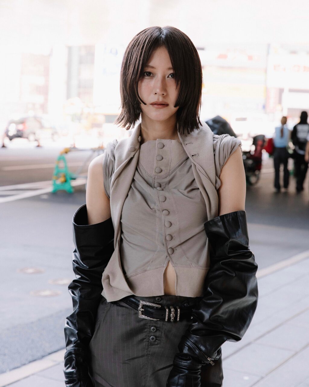 2026春夏東京時裝週Street Style：波點元素佔據街頭、層次混搭及玩味鞋履是大勢所趨！