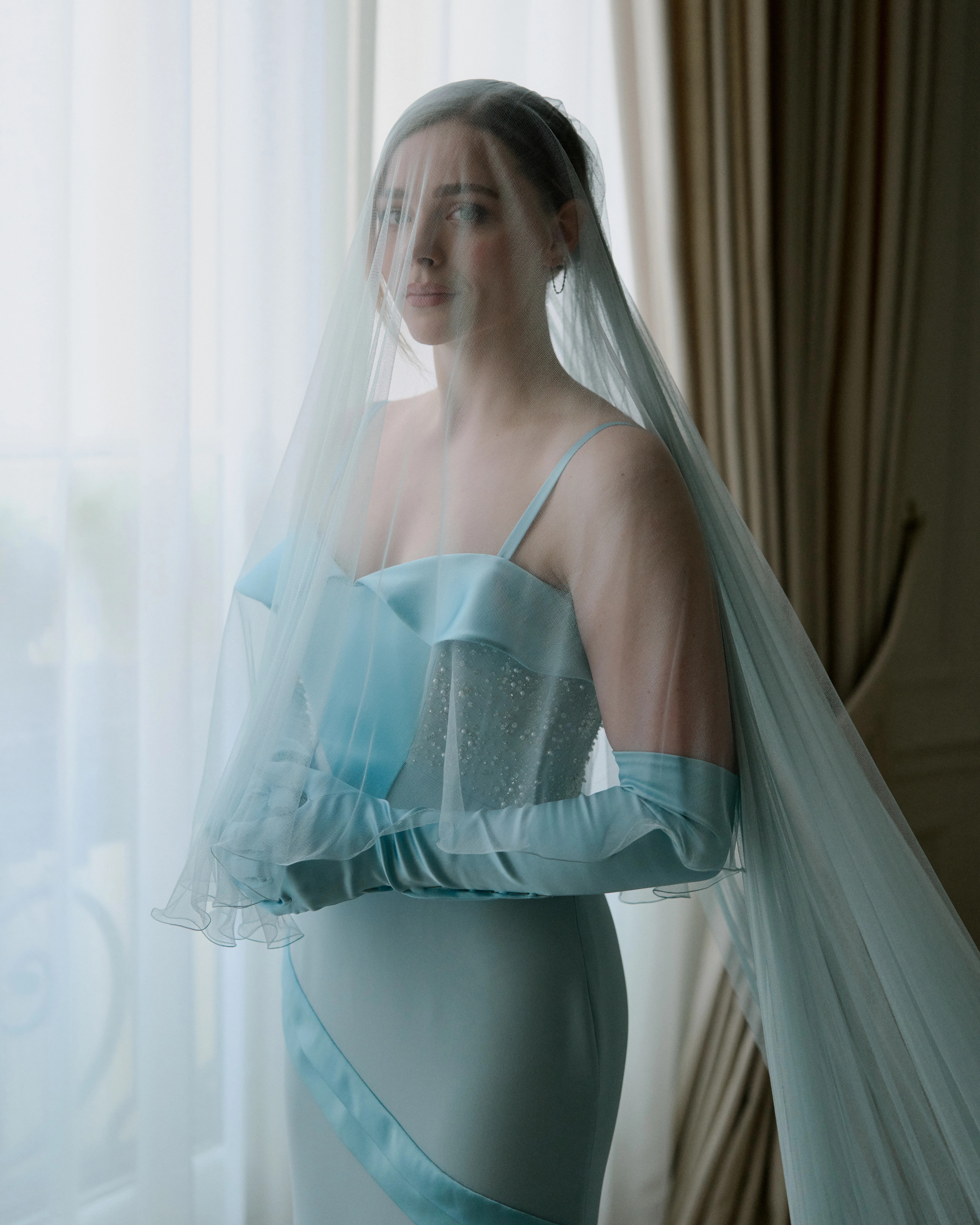 Chloë Grace Moretz與Kate Harrison結為連理，Louis Vuitton創意總監Nicolas Ghesquière為其打造夢幻婚紗！