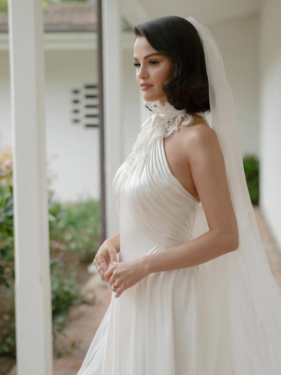 Selena Gomez結婚了！見證二人幸福篇章的鑽石耳環與鑽戒