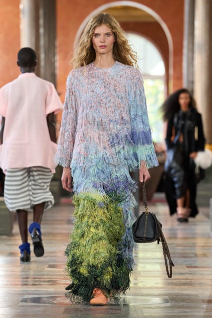從宮殿到寢室的時尚漫遊 Louis Vuitton 以家居美學傳遞「生活藝術」|Spring / Summer 2026