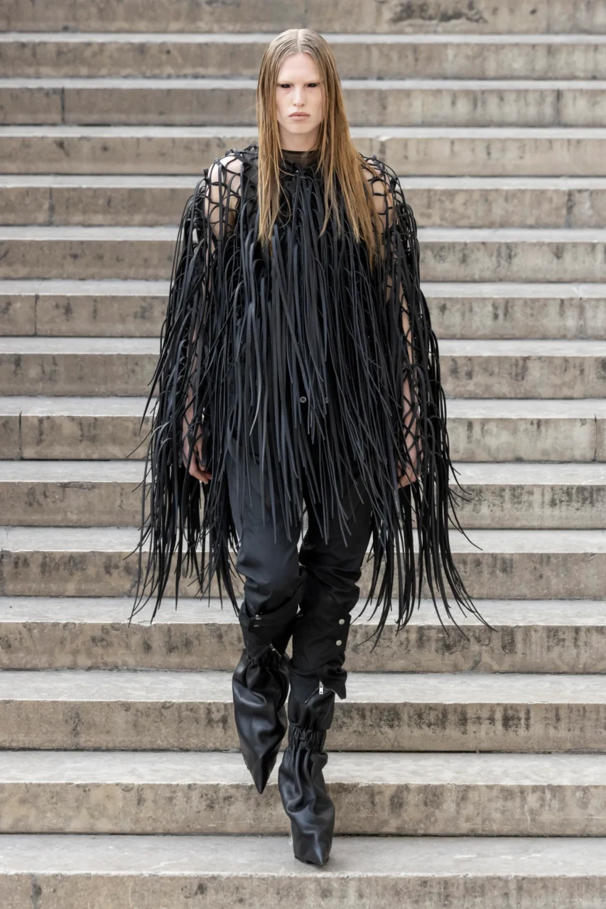 延續暗黑詩篇，Rick Owens 在加列拉宮的加冕儀式｜Spring / Summer 2026