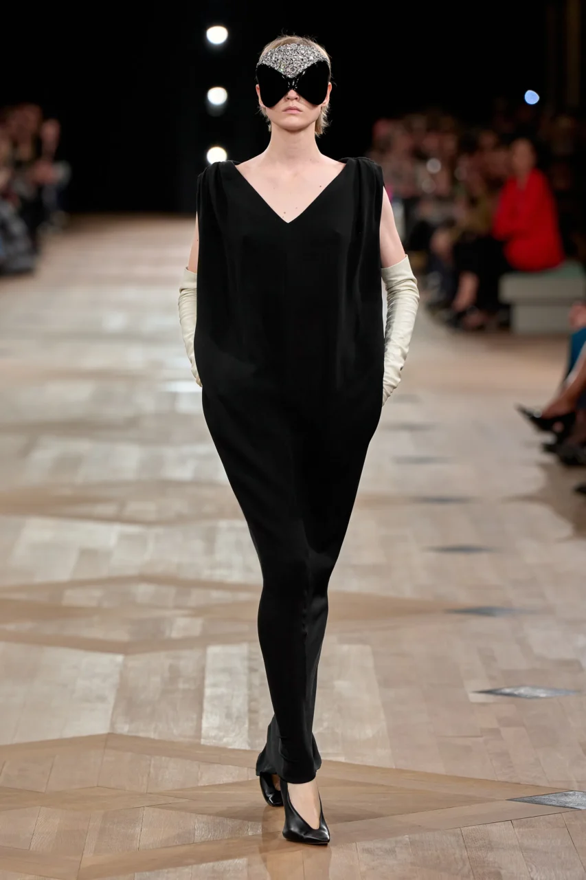 Pierpaolo Piccioli 向前人致敬，只屬於 Balenciaga 的「極簡主義」｜Spring / Summer 2026