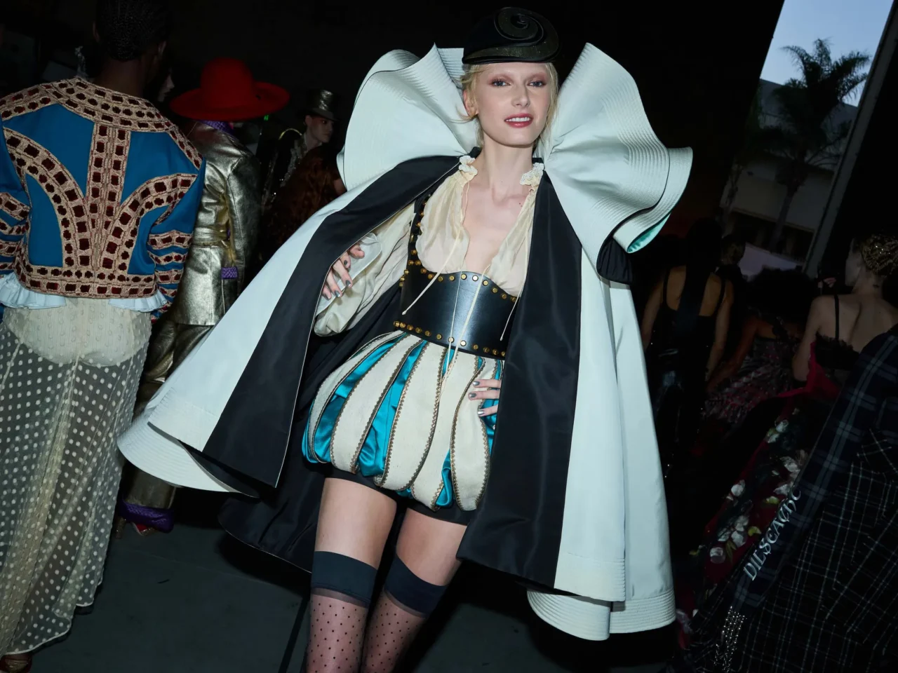Alex Consani 為《Vogue WorldVogue World：Hollywood》上的 Orlando 注入高訂風格