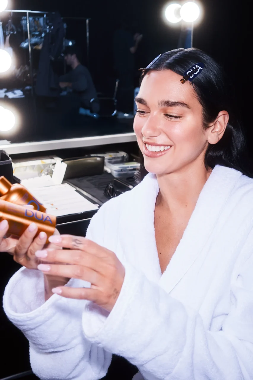 Dua Lipa推出個人護膚品牌,專訪:「我想創造一些能修復和保護肌膚的產品。」