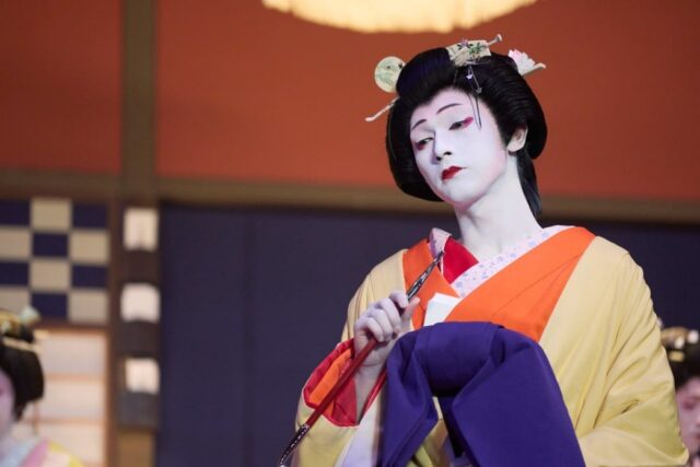 《國寶》影評:獵奇舞台的嫵媚女形,日本真人電影票房史上第一位