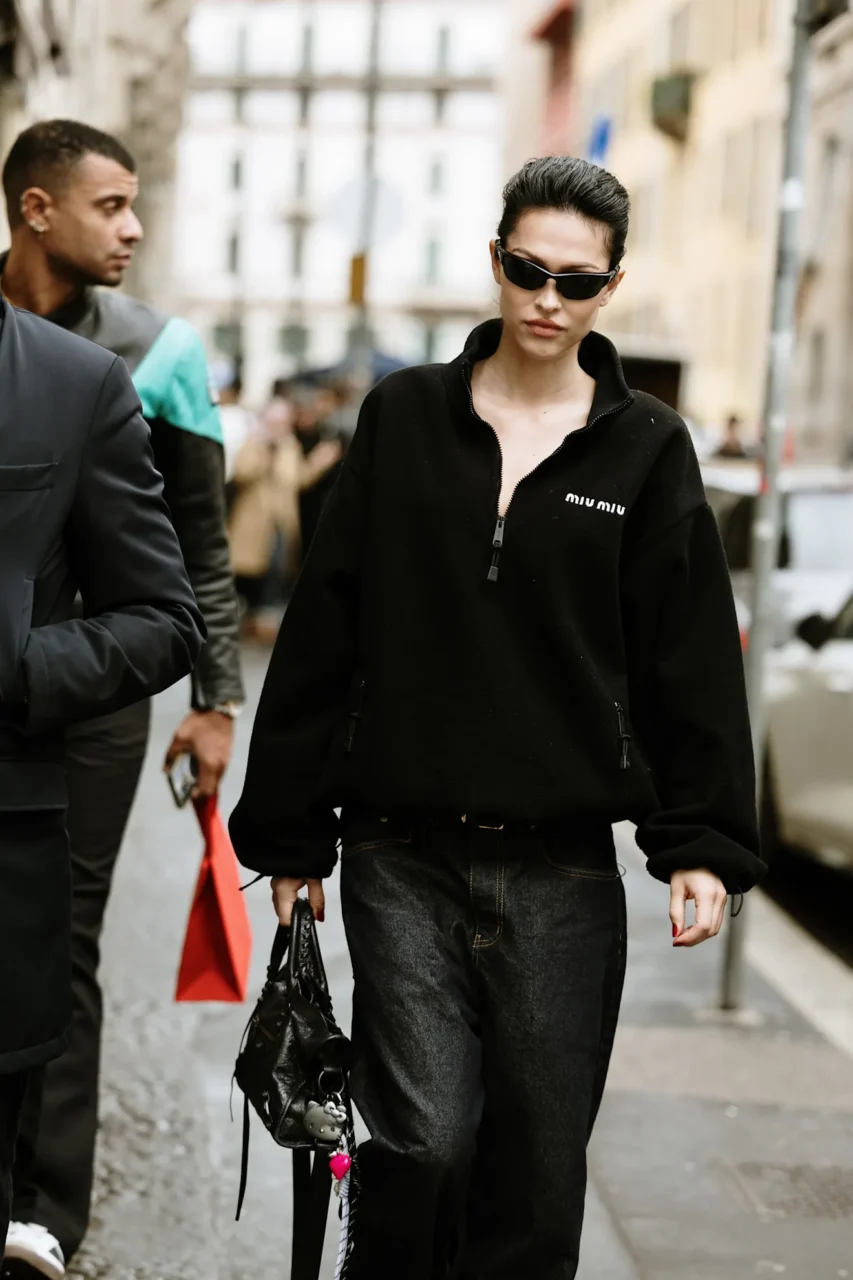 如何穿抓絨外套 Fleece Jacket 而不顯得厚重？參考 5 個 2025 秋冬街拍造型示範
