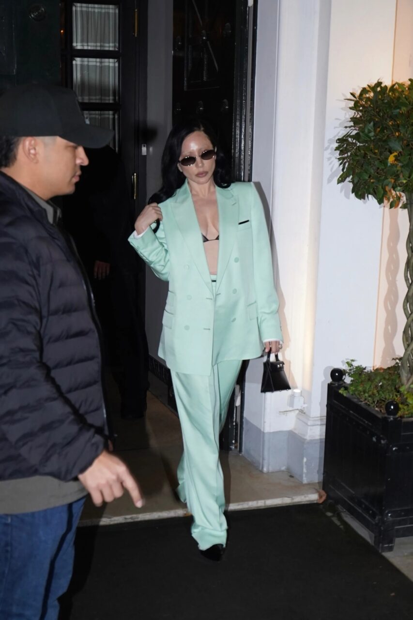 Lady Gaga演繹Tom Ford SS26薄荷綠西裝套裝，重現專輯《Artpop》美學！