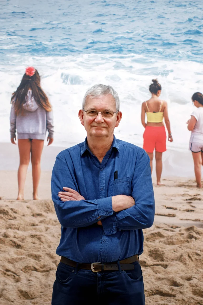世界再失去一個有趣的靈魂：傳奇攝影師 Martin Parr 逝世，享壽 73 歲