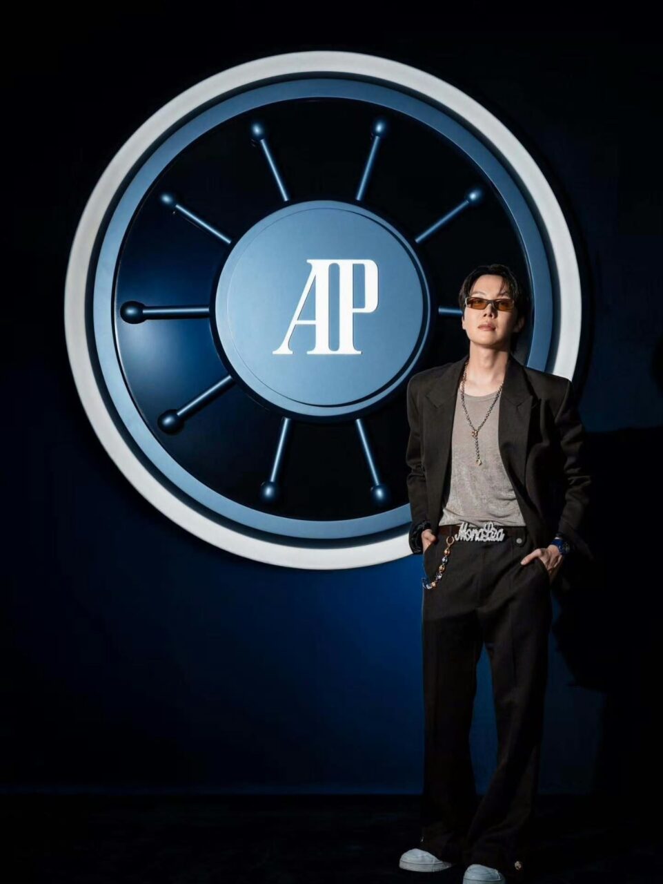 盤點BTS成員J-Hope鍾愛的Audemars Piguet Royal Oak系列腕錶收藏，此枚稀有聯乘款僅得250枚！
