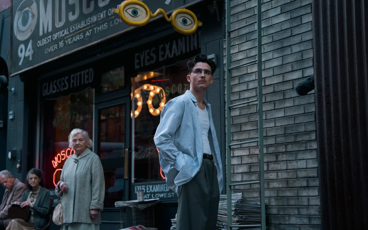 Timothée Chalamet 新作《Marty Supreme》備受關注，看戲服設計師 Miyako Bellizzi 如何利用服裝塑造角色