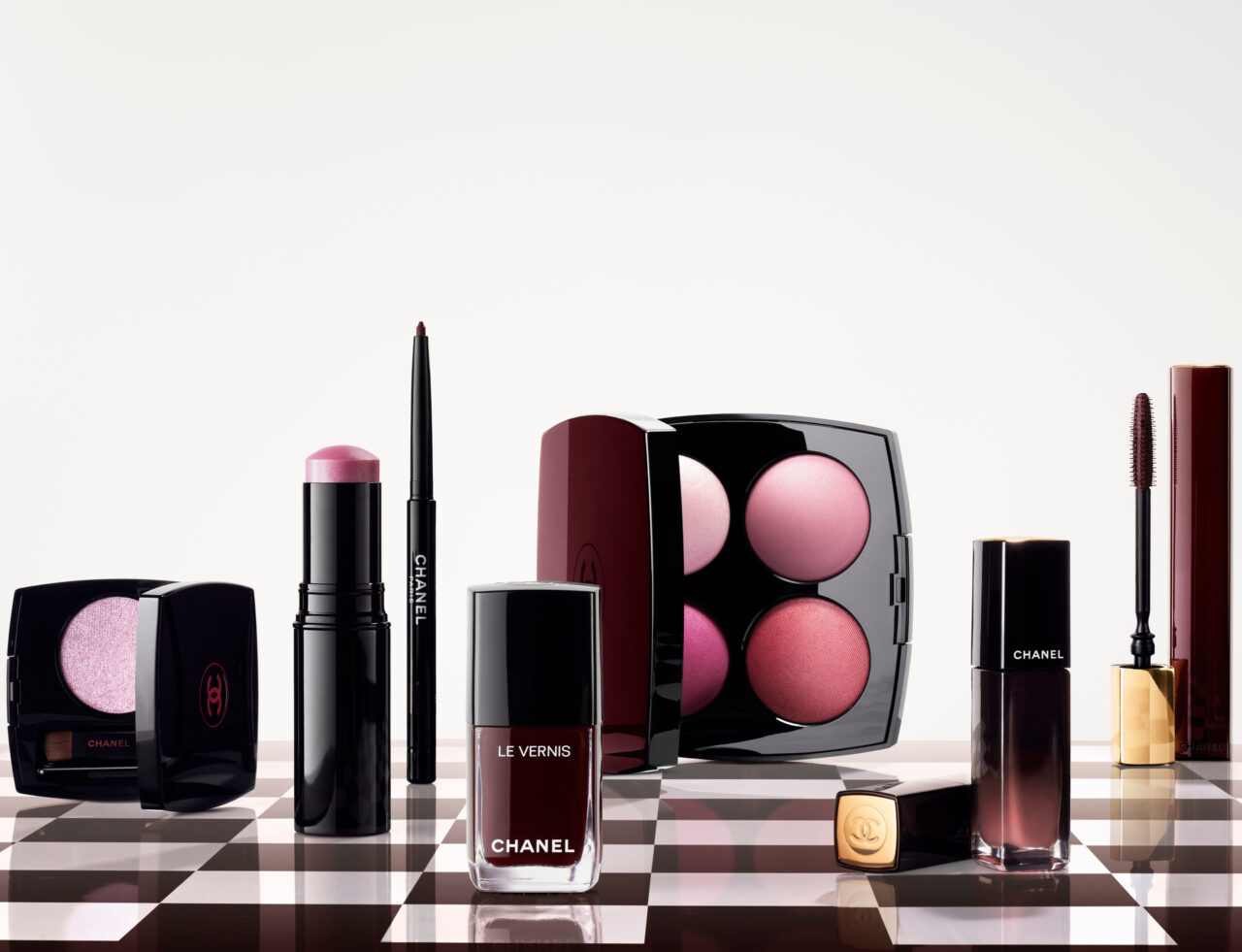CHANEL推出ROUGE NOIR彩妝系列，重新演繹從過去到現在的永恆傳奇