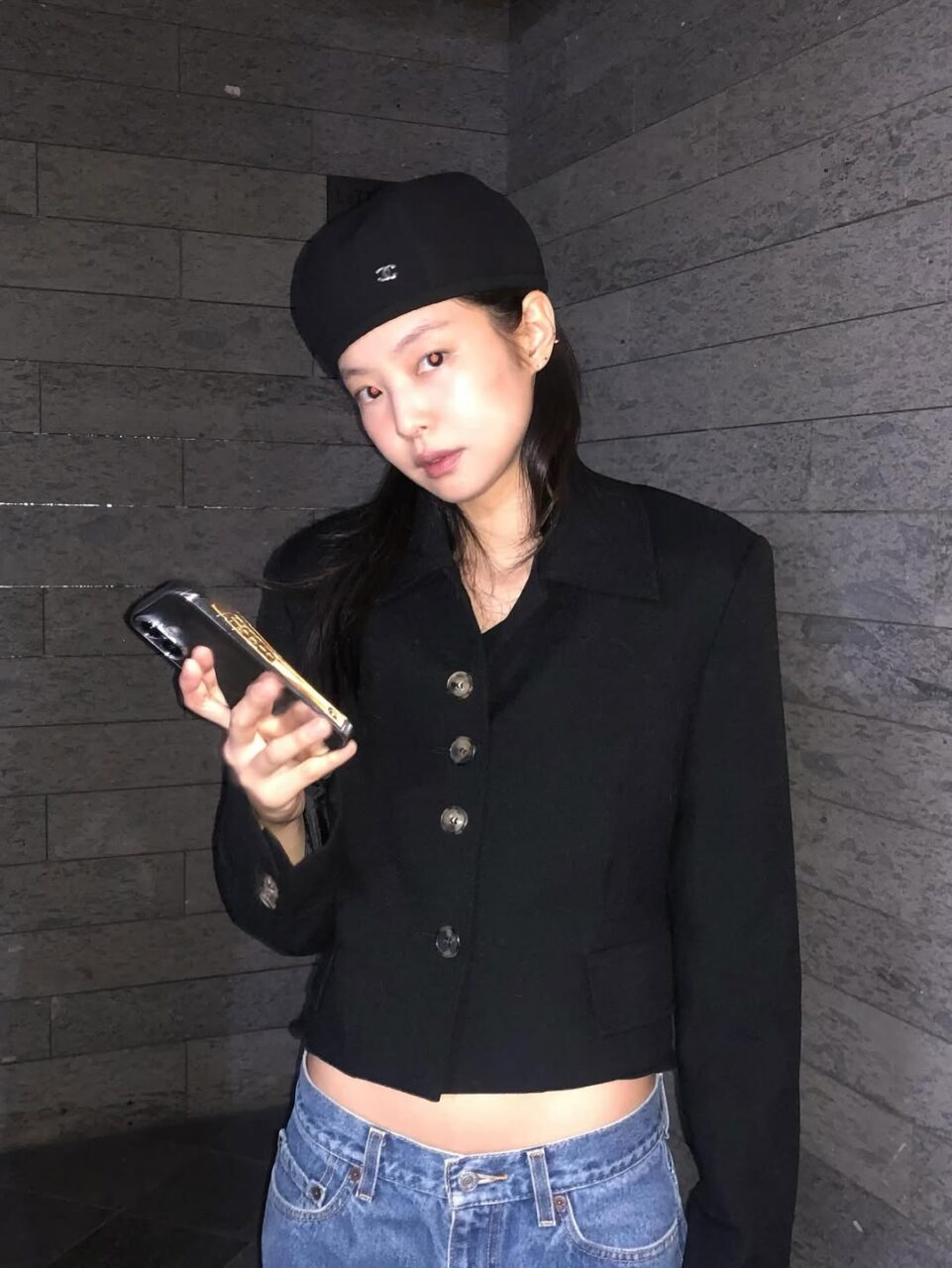 讓帽飾成為冬季造型亮點！看名人與時尚達人示範貝雷帽、Balaclava 頭套、耳罩等造型