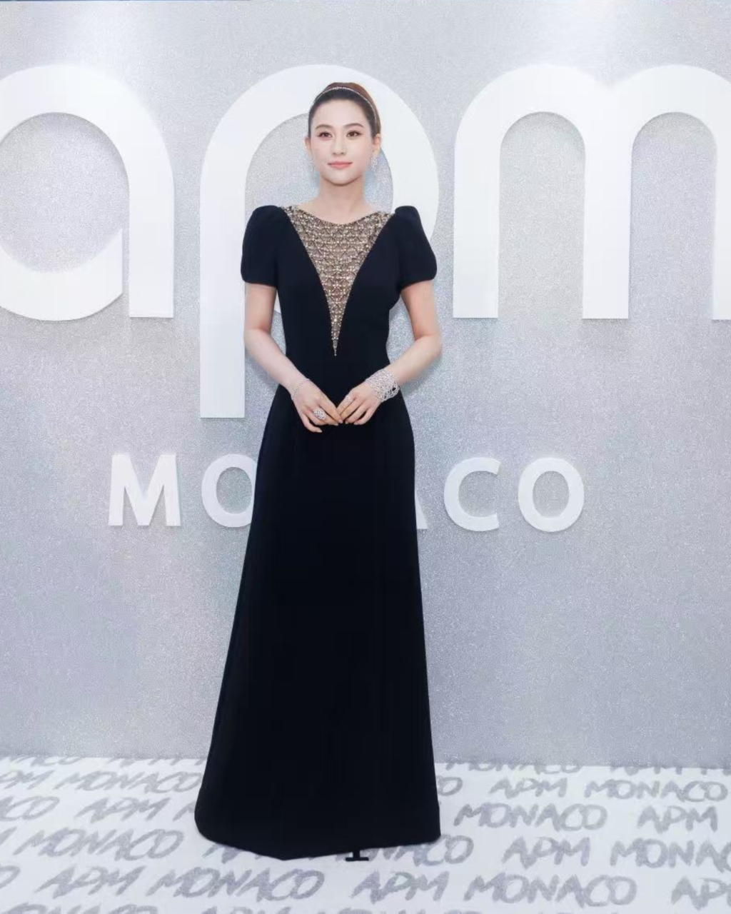 賽馬文化與時尚美學於此展開：APM Monaco於香港跑馬地馬場呈獻「APM MONACO 賽馬之夜」