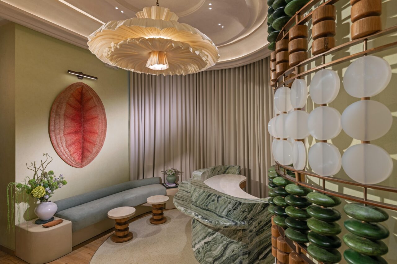 室內及概念建築事務所 JJ Acuna / Bespoke Studio 打造獨特醫療空間，以設計細膩回應人性與關懷