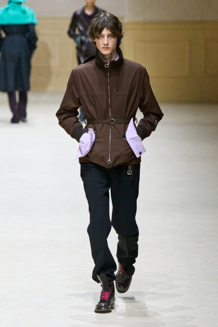 探索思想、美與生命的考古學:Prada將生命的痕跡留於衣物之上|Fall / Winter 2026 Menswear