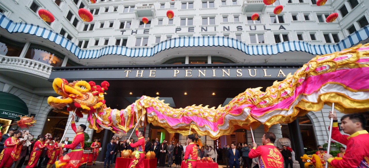 香港半島酒店迎馬年，以舞龍醒獅、星級美饌打造新春盛典