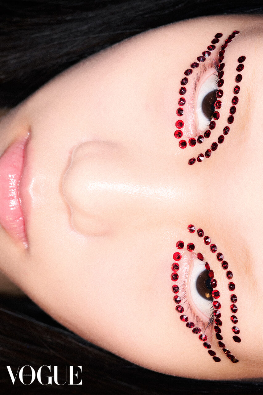 2026馬年｜以閃石做出創意眼妝 水鑽妝容潮流（Rhinestone Makeup）成為新年必備妝容