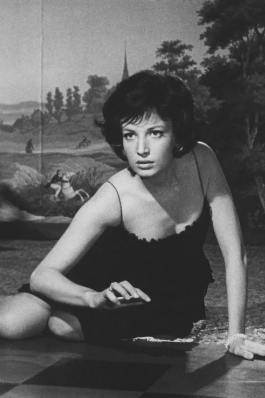 由意大利傳奇影星 Monica Vitti 演繹，首件亮相大銀幕的 Valentino 禮服是怎樣的？