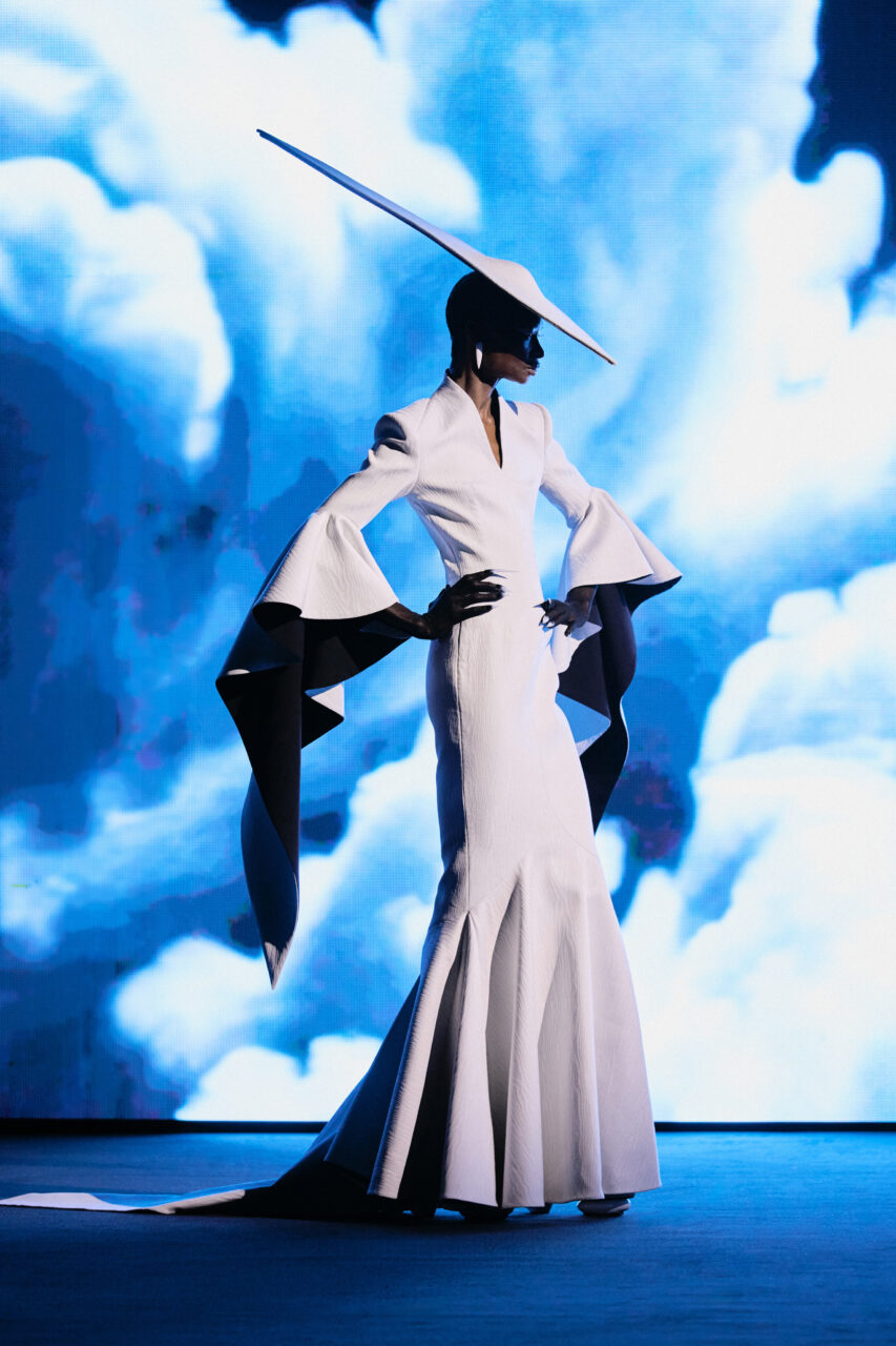 風暴為幕，執劍追夢：Robert Wun 三部曲述說高訂之路｜Spring 2026 Couture