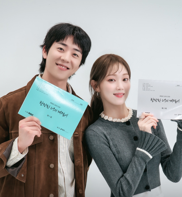李聖經攜手蔡鍾協上演浪漫愛情喜劇《在你燦爛的季節》,鐵定2月20日上線開展療癒的愛情故事