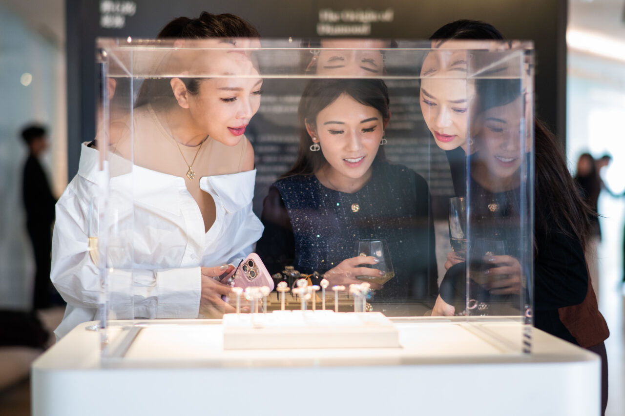 Love in Diamonds：當鑽石成為一種文化語言，Vogue Hong Kong 與 L’ÉCOLE 珠寶藝術學院的一場對話