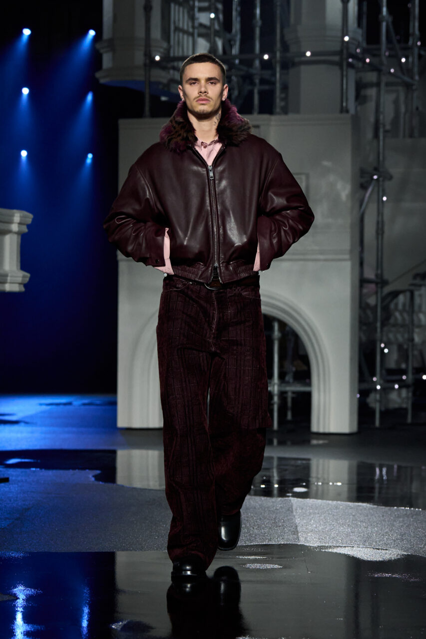 Burberry Accentuates The Flirty And Dirty Nature Of London By Night