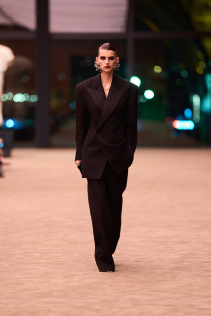 Saint Laurent 以 14 套真空西裝,致敬經典 Le Smoking 面世六十載|Fall / Winter 2026