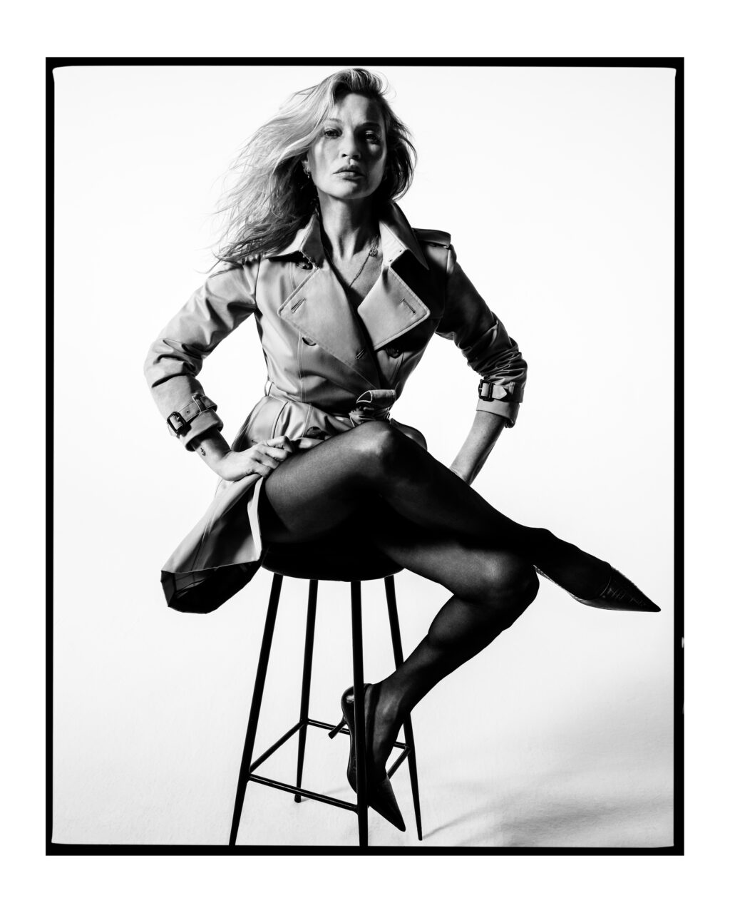 匯聚 Kendall Jenner,、Kate Moss、Bright 等 23 張代表面孔，Burberry 發布最新企劃《傳奇風衣：經典映像》，致敬不朽英倫標誌