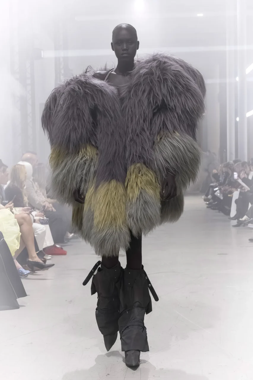 Rick Owens 以反叛基因對抗現狀，華麗姿態回應時代之殤｜Fall / Winter 2026