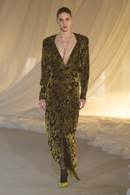 暗流湧動的女性魅力:Antonin Tron 入主 Balmain 三月呈現首展|Fall / Winter 2026