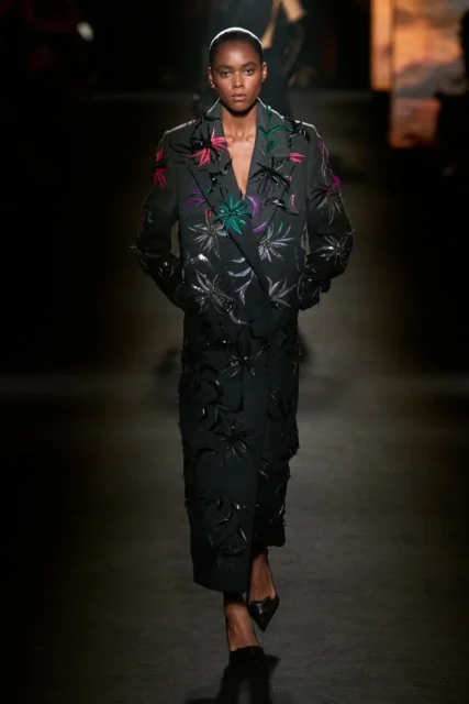 Pierpaolo Piccioli 於 Balenciaga 以光與影之間的平衡,探討生命存在意義|Fall / Winter 2026