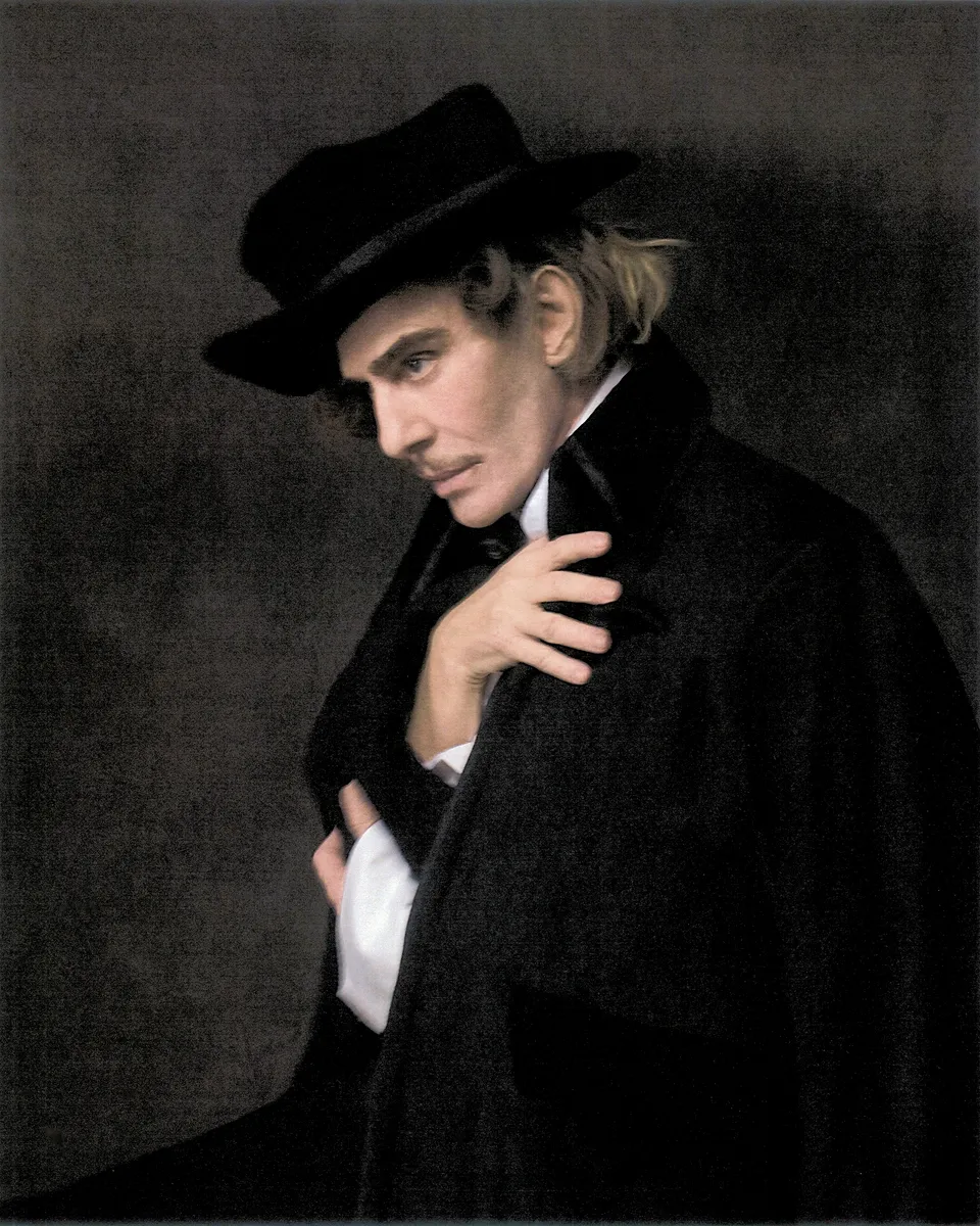 John Galliano 宣告回歸時尚界！與 Zara 達成為期兩年的創意合作，作品將於九月正式登陸全球門店