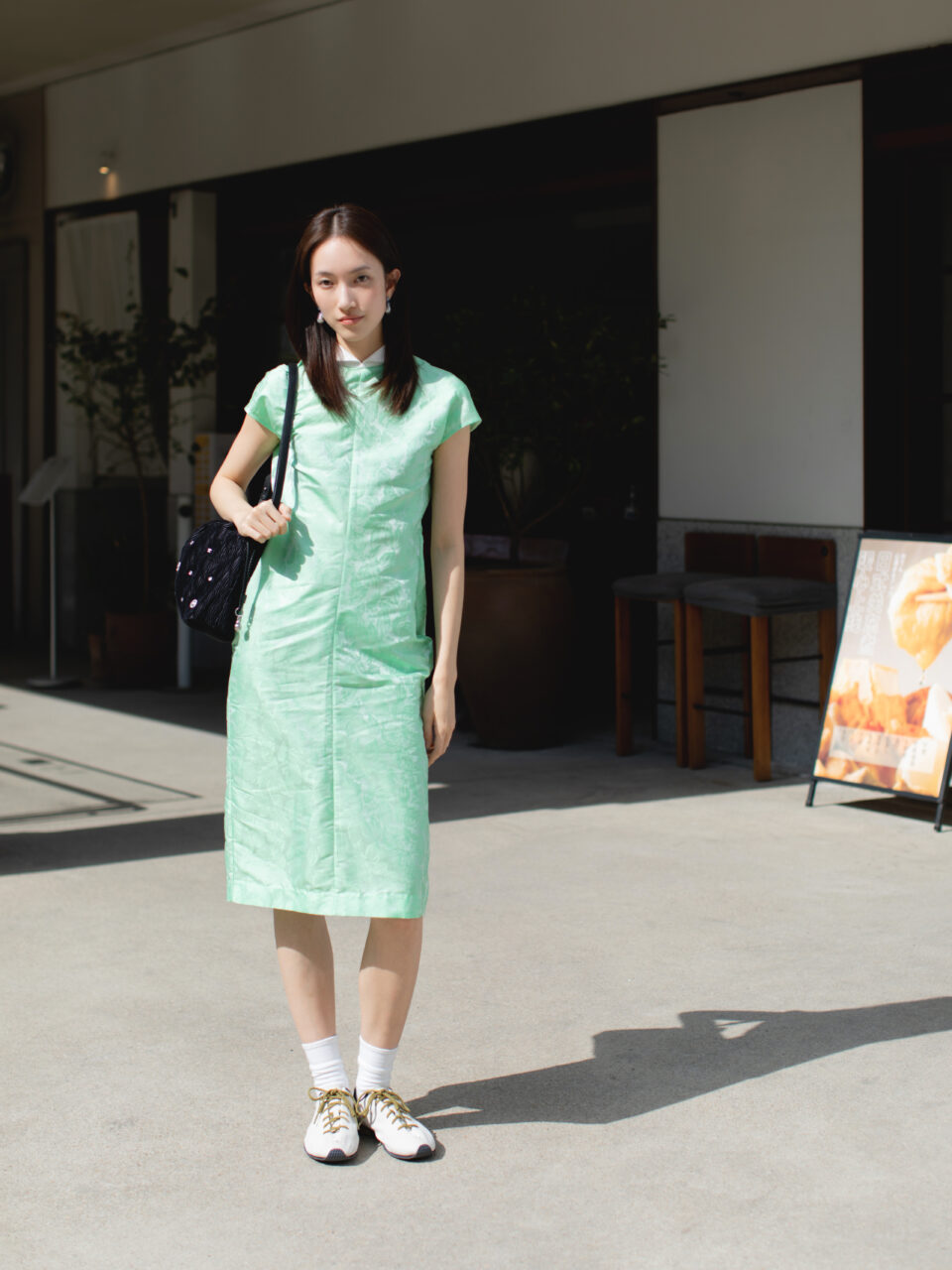 2026 秋冬上海時裝周 Street Style：長靴、蝴蝶結、喱士與絲襪···街拍潮流趨勢解碼！