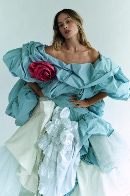 2026春夏「浪漫主義」回歸:從 Jonathan Anderson 的 Dior 時代到 Alaïa,為何浪漫古典「戲劇式穿衣」再度席捲時裝界?