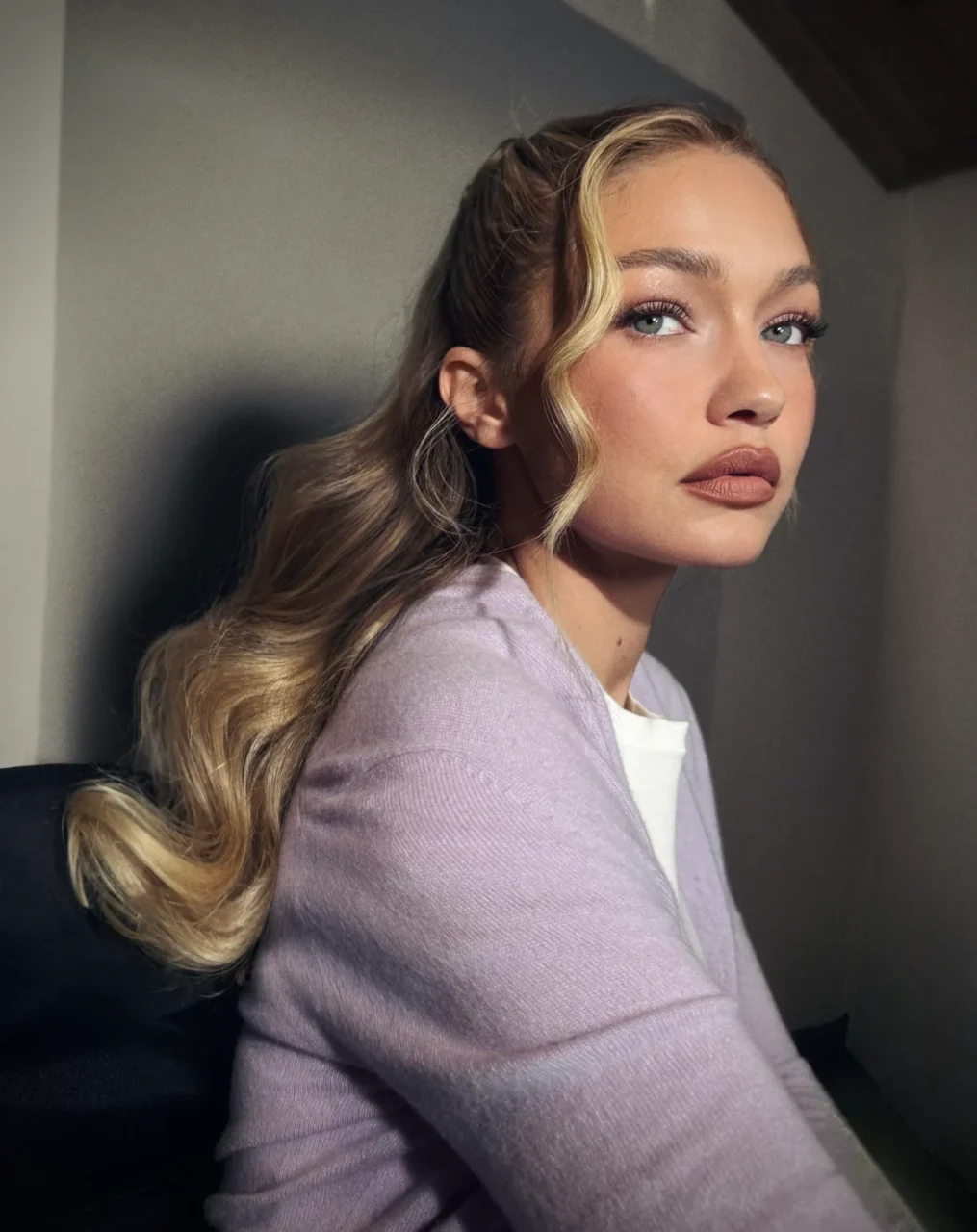 暈染唇是2026流行的唇妝？It Girl Gigi Hadid示範這款復古唇妝的魅力