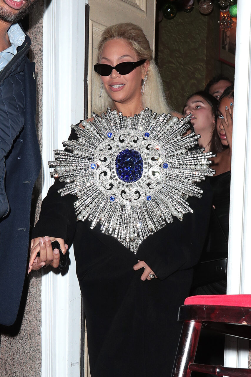 Beyoncé相隔十年再度回歸Met Gala：率先回顧Beyoncé多年來閃爍絕美珠寶造型配搭