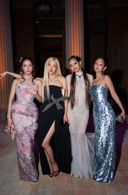 Met Gala 2026|BLACKPINK 四人合體,誰最時尚?一文看盡 Jisoo、Lisa、Rosé 與 Jennie 的華麗時尚造型!