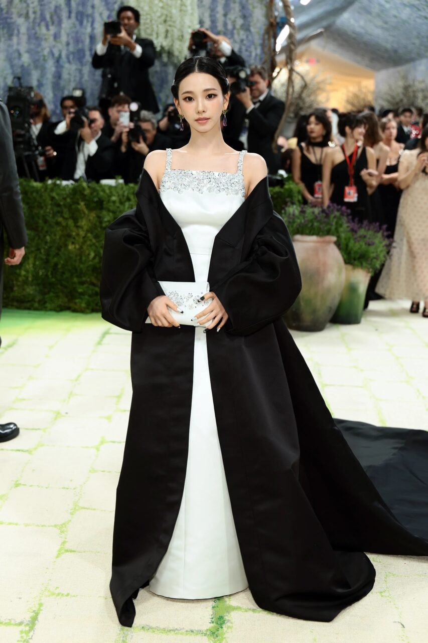 Met Gala 2026｜aespa成員Karina以「韓服新繹」訂製Prada禮服登上紅地毯，盡展東方美學