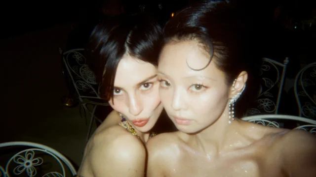 Met Gala 2026｜跟隨攝影師 Gracie Abrams 的鏡頭窺探 2026 Met Gala 官方鏡頭外的亮點！