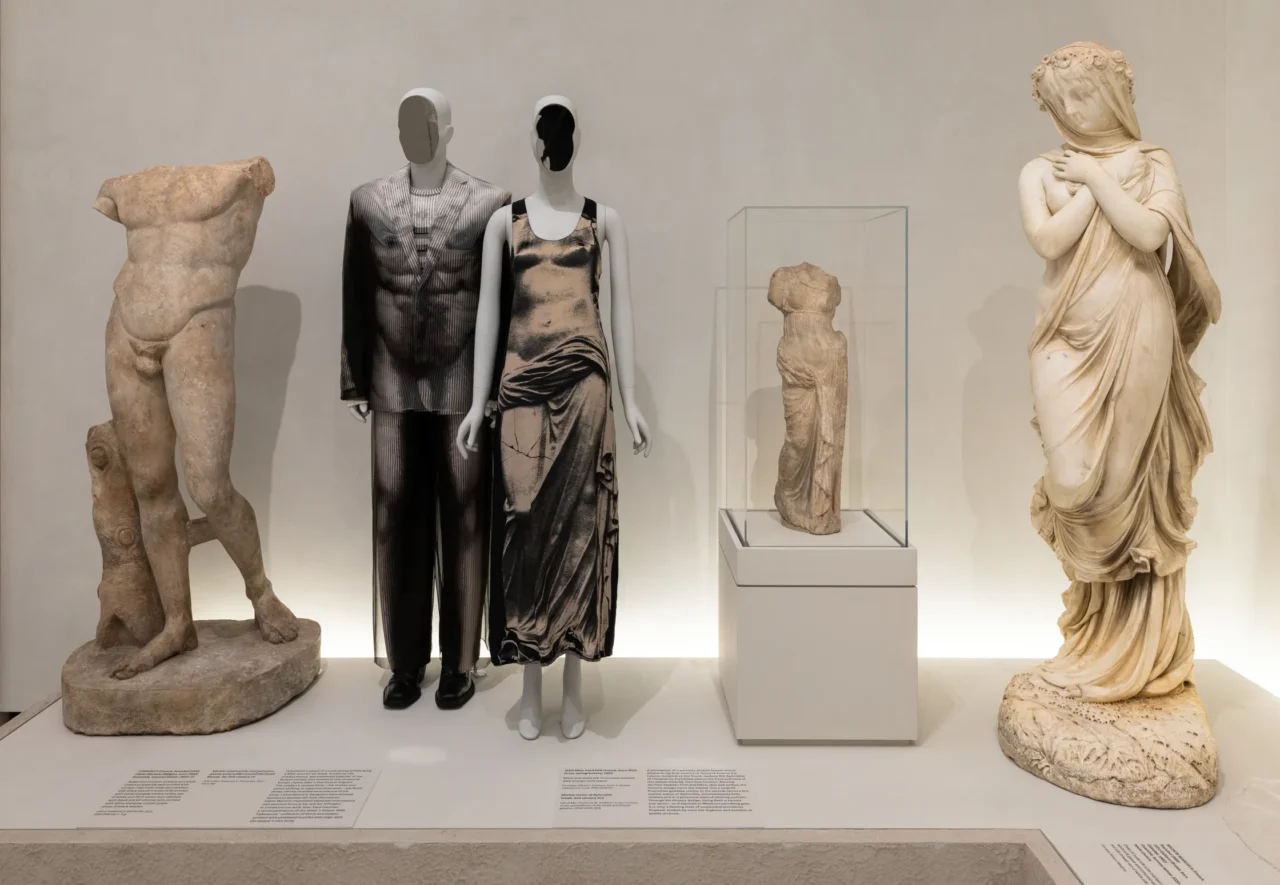 Met Gala 過後，藝術盛宴才正式開始——重點看大都會博物館 2026 年度大展《Costume Art 服裝藝術》，以人體串連浩瀚的時尚與藝術