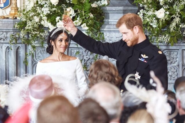 史上 14 套最美皇室婚紗︰由 Grace Kelly 到 Kate Middleton 如童話般夢幻婚禮,Meghan Markle 結婚 8 周年罕晒未曝光婚照、Peter Phillips 婚禮亦即將登場