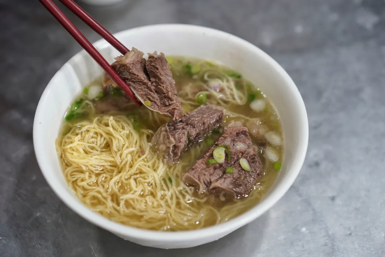 連香港頂尖主廚都抗拒不了！這幾家香港深夜粉麵、火鍋、點心才是內行人的深夜食堂