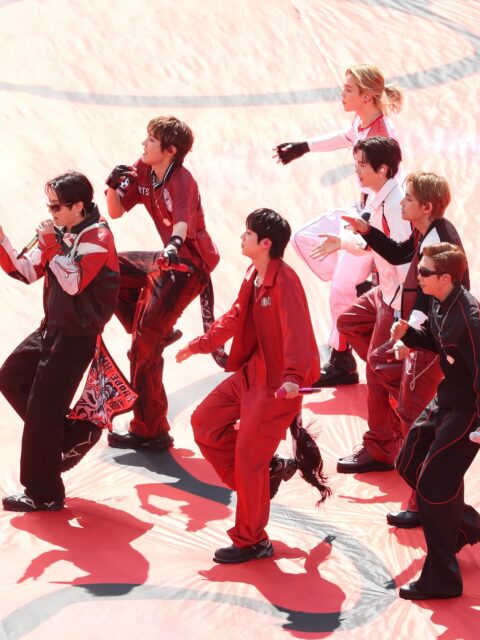 天團 BTS 再合體!《ARIRANG》橫掃全球榜單,全員登上 2026 世界盃決賽中場表演獻唱〈Dynamite〉,香港站明年 3 月連開三場,BTS 2026 回歸日程全記錄