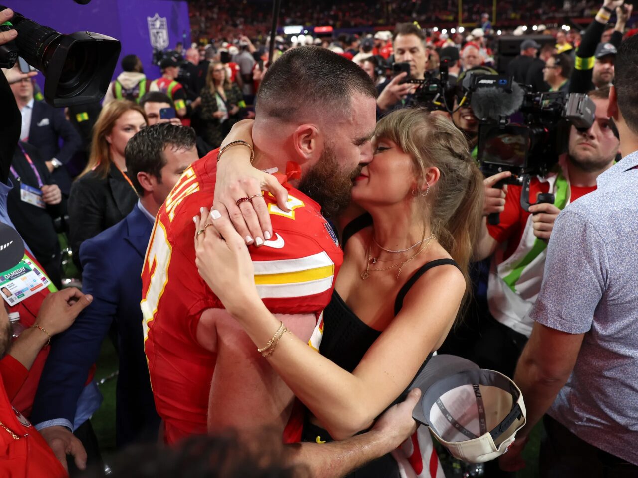 樂壇天后 Taylor Swift 結婚了！回顧 Taylor Swift 與 Travis Kelce 的浪漫感情時間線，細數二人甜蜜時刻