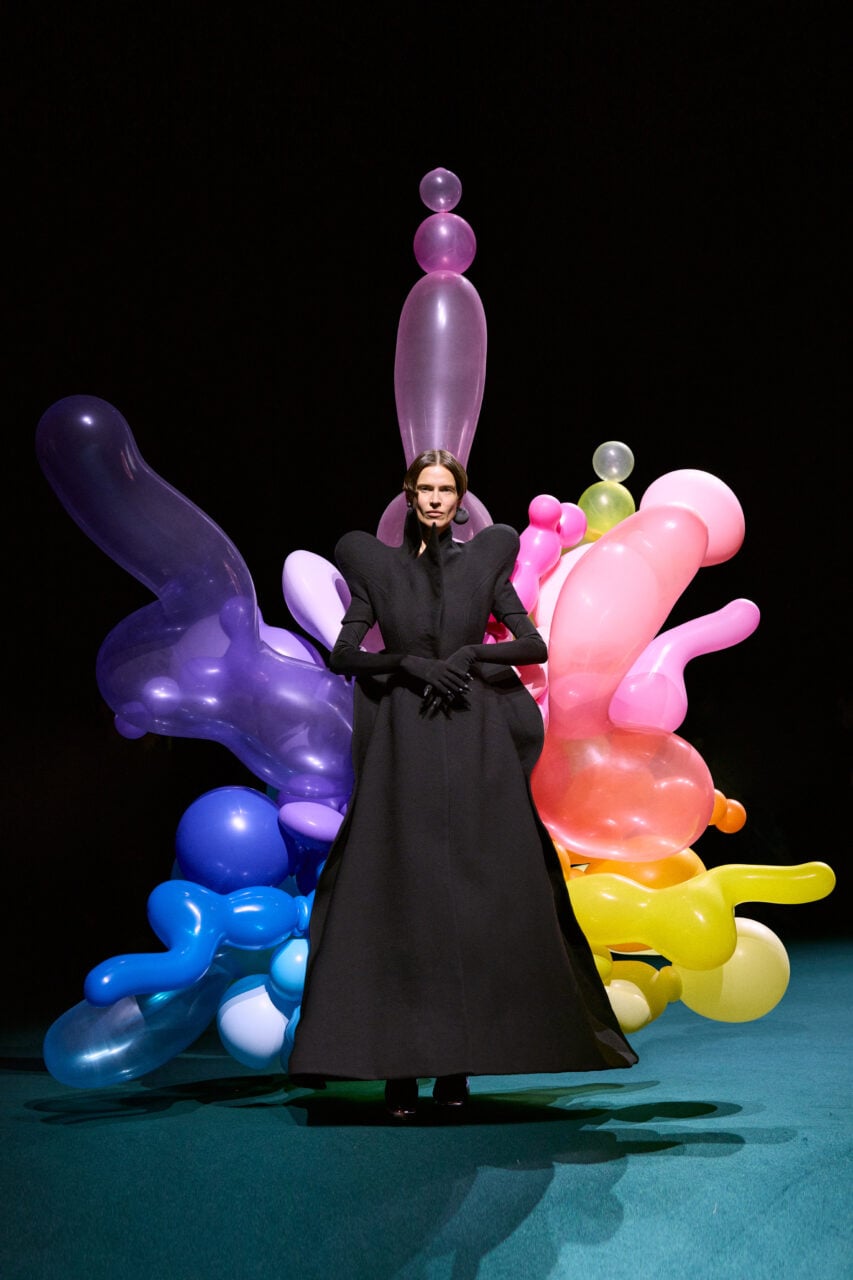 不向陽光求解，Robert Wun 重寫專屬自己的暗黑童話｜Fall 2026 Couture